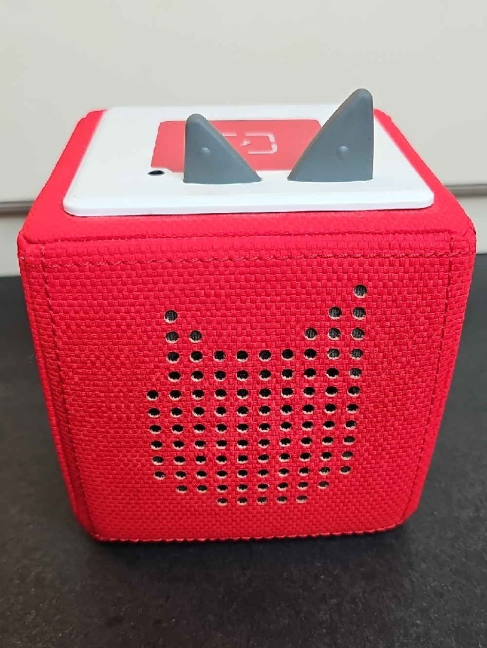 Toniebox Kids Audio Player - Bright Red With Charger - Picture 4 of 7